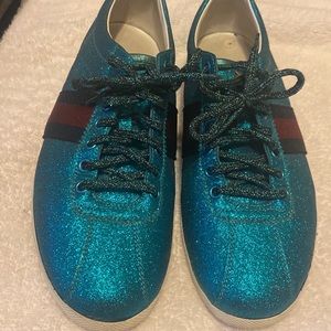 Used with no box , all offers are available cleaning out closet